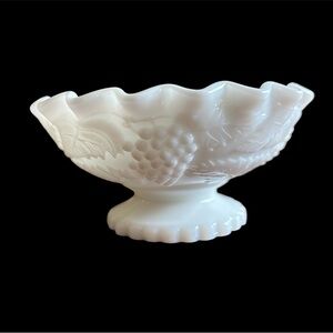 Westmoreland “Paneled Grape” White Milk Glass Oyster Fruit Bowl Vintage